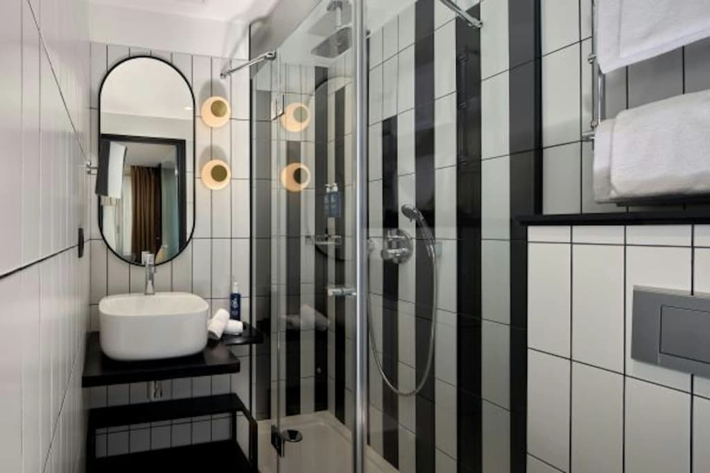 Platine Hotel - Miniature 8