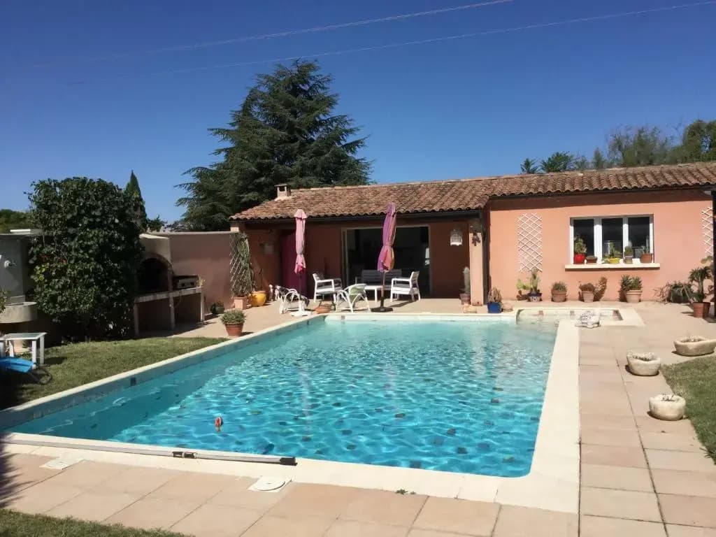 Agréable Maison de Vacances avec Piscine Privée, située à Robion au cœur du Luberon, avec une jolie vue, 8 personnes, LS2-...