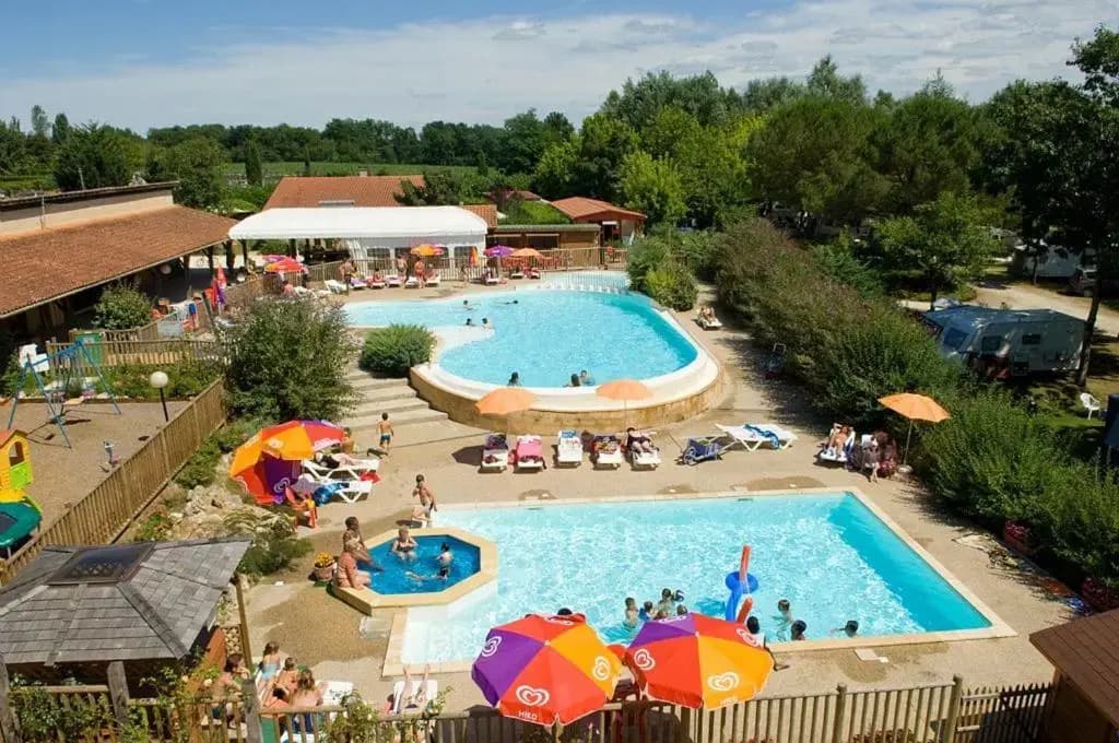 Maison de 2 chambres avec piscine partagee terrasse amenagee et wifi a Estang - Miniature 6