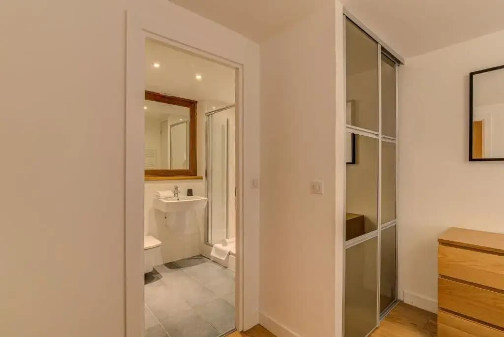 BIOLAY 2 - Alpes Travel - Central Chamonix - Sleeps 6 - Miniature 7