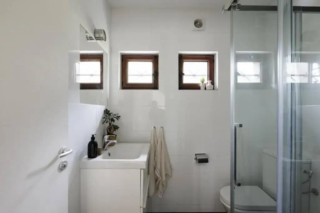 Spacious, contemporary 5Br Chalet with glacial views - Miniature 7