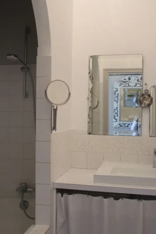 La Maison sur la Place - Miniature 8