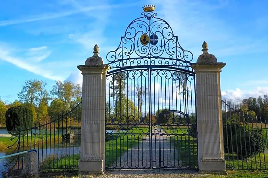 Chateau de Vitry-La-Ville - Miniature 8