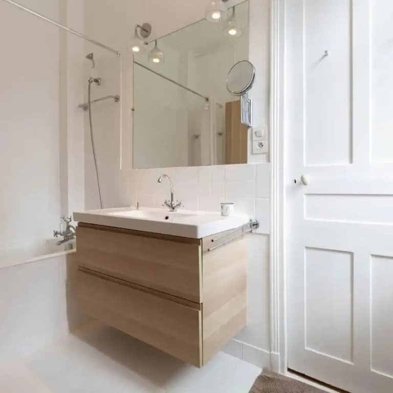 Chic Grenelle 3 Bedroom Apartment in Paris - Miniature 7