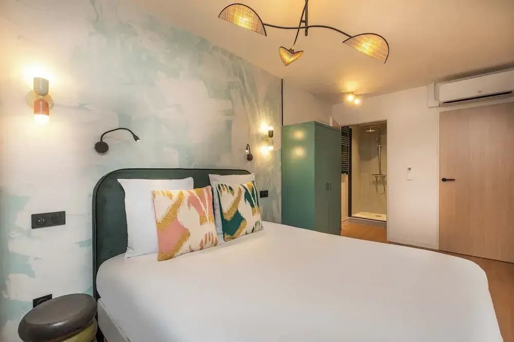 West Paris Suite - Photo 2
