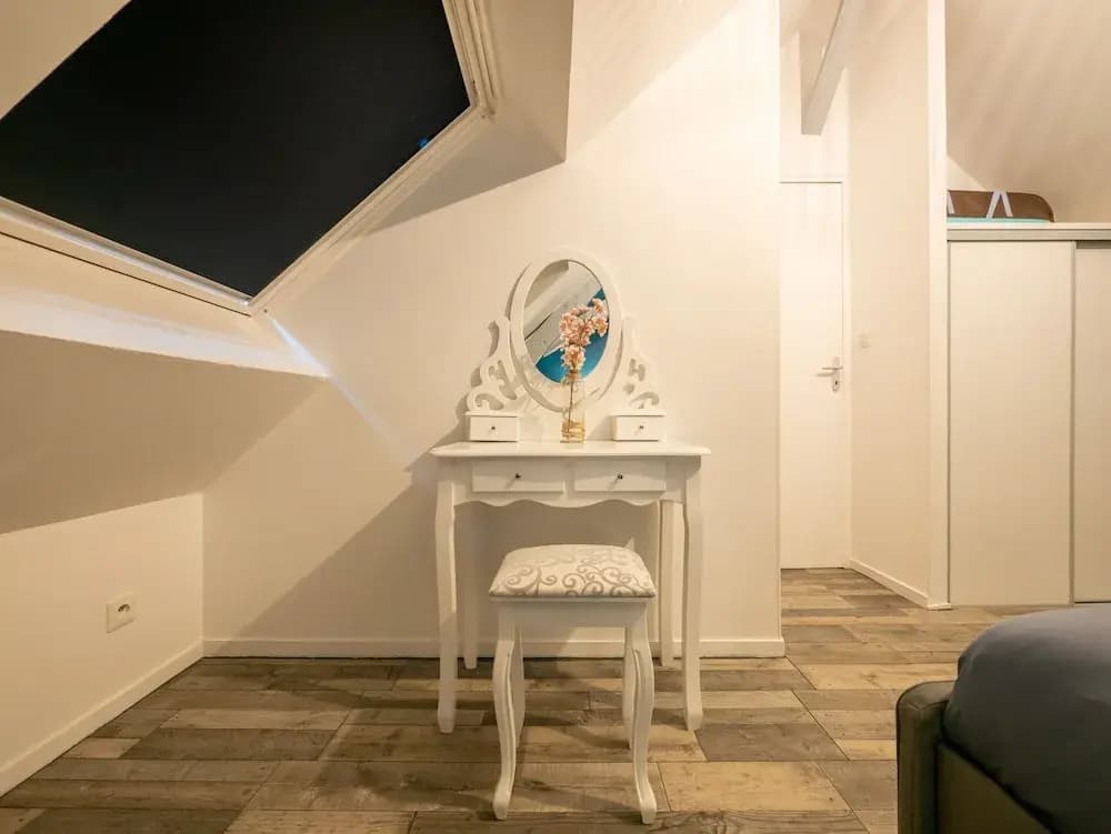 Chic Apartment Near City Center - Photo 5