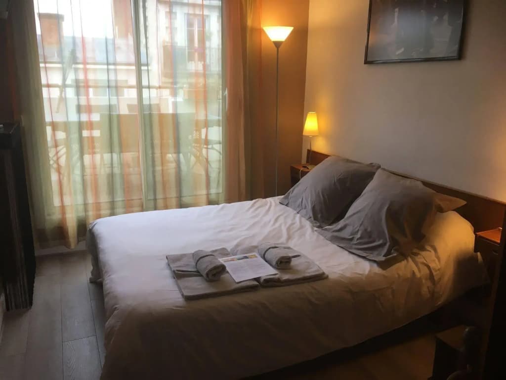 Chambre d'Amis (Chambres d'Hôtes/BnB/Guest House) - Miniature 6