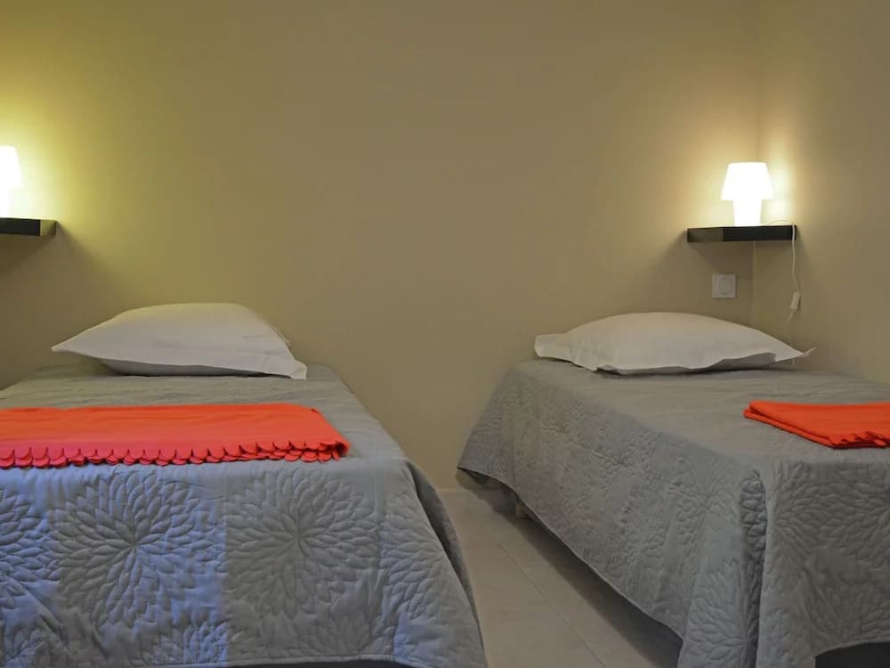 Luxury Villa with Jacuzzi in Carpentras Provence - Photo 2