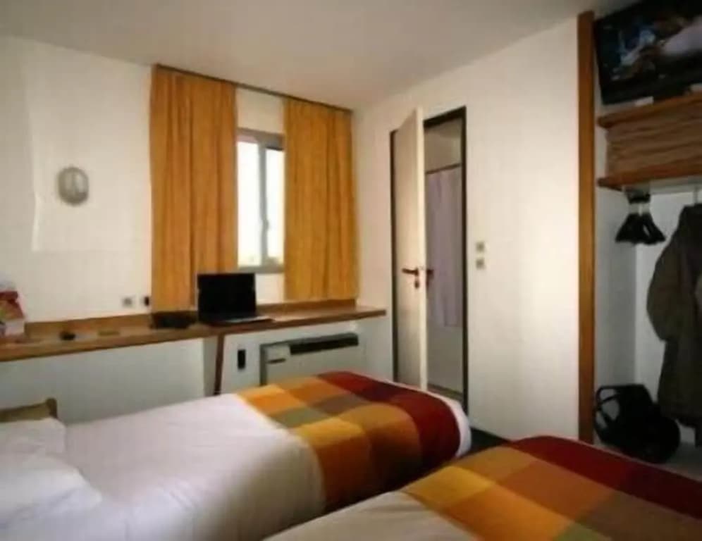 Fasthotel Tarbes - Photo 4