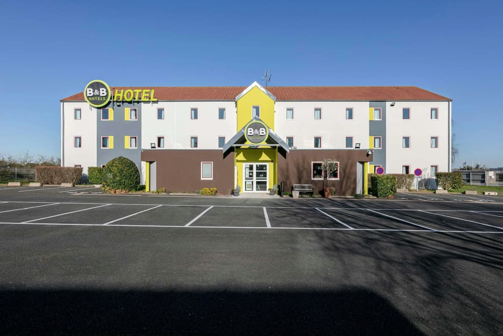 B&B HOTEL Poitiers (1) - Photo 1