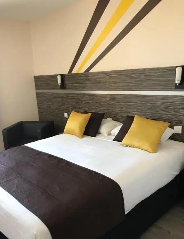 Comfort Hotel Dijon Sud - 21600 LONGVIC - Photo 1