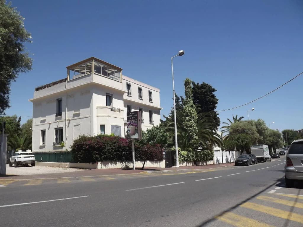 Hotel Le Petit Castel - Photo 1