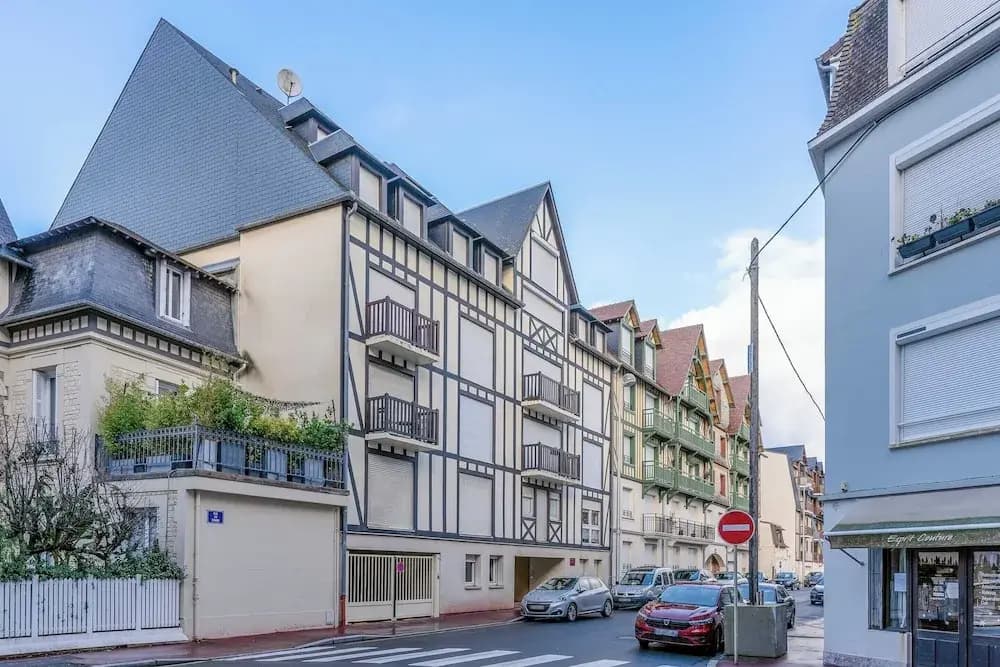 Charm 2 Rooms With Parking in Heart of Deauville - Photo 1