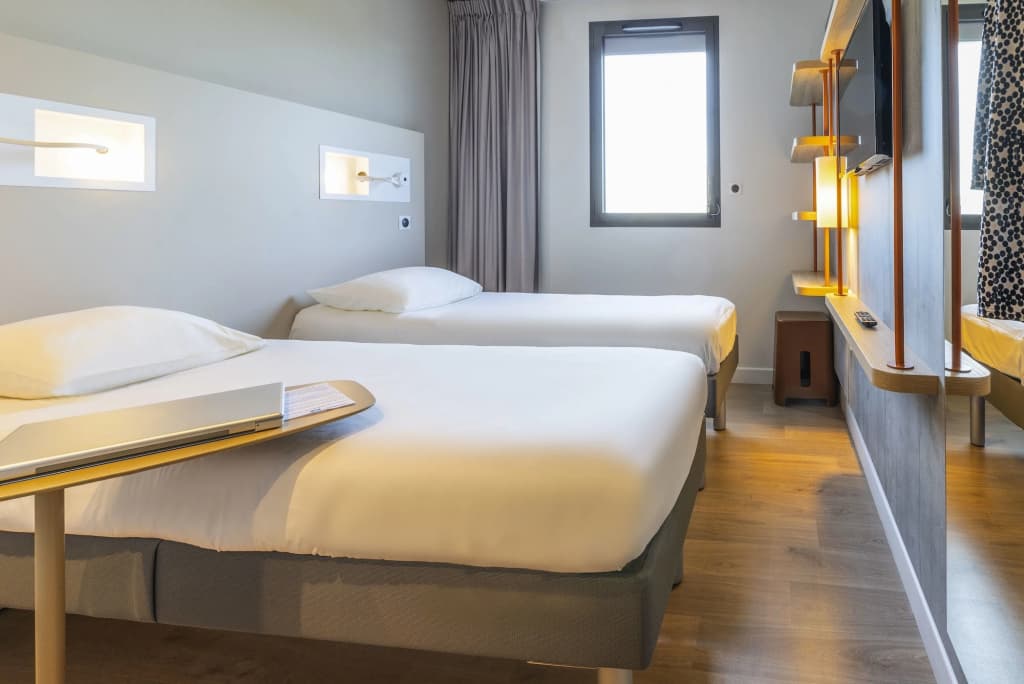 Ibis Budget Saint-Etienne Centre Gare Châteaucreux - Photo 4
