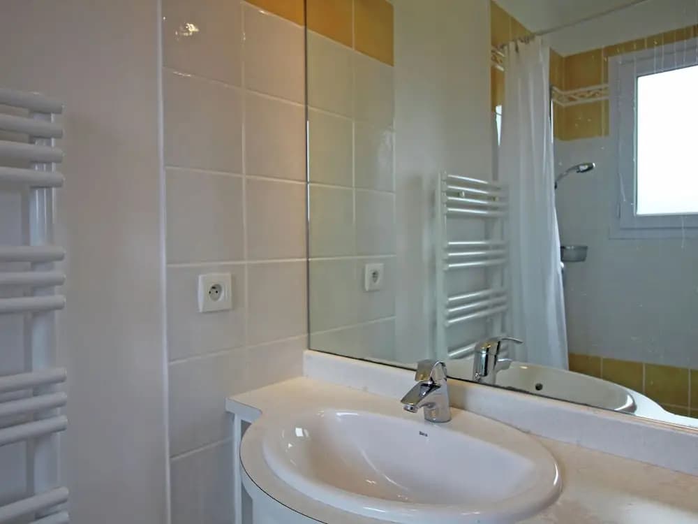 Luxurious Holiday Home in Les Issambres with Swimming Pool - Miniature 8