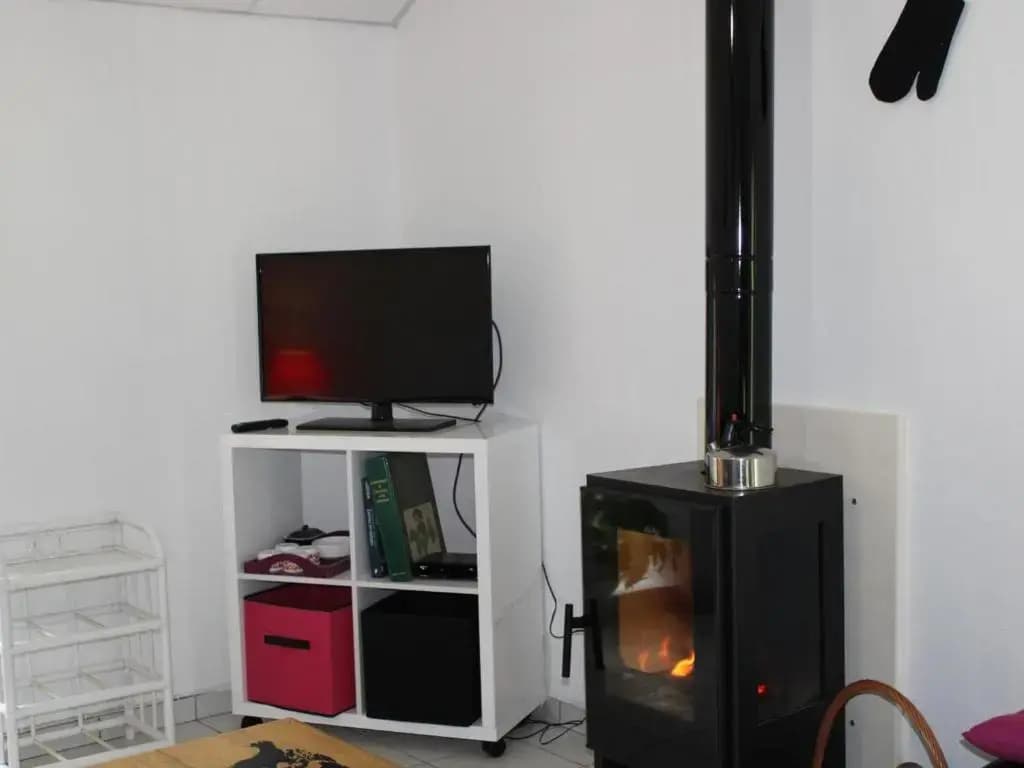 Gîte Châtel-de-Neuvre, 2 pièces, 3 personnes - FR-1-489-22 - Photo 2