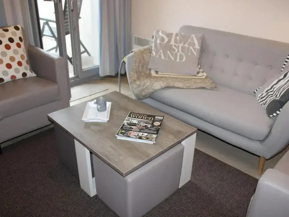 Nice Apartment With Terrace Near the sea - Miniature 8
