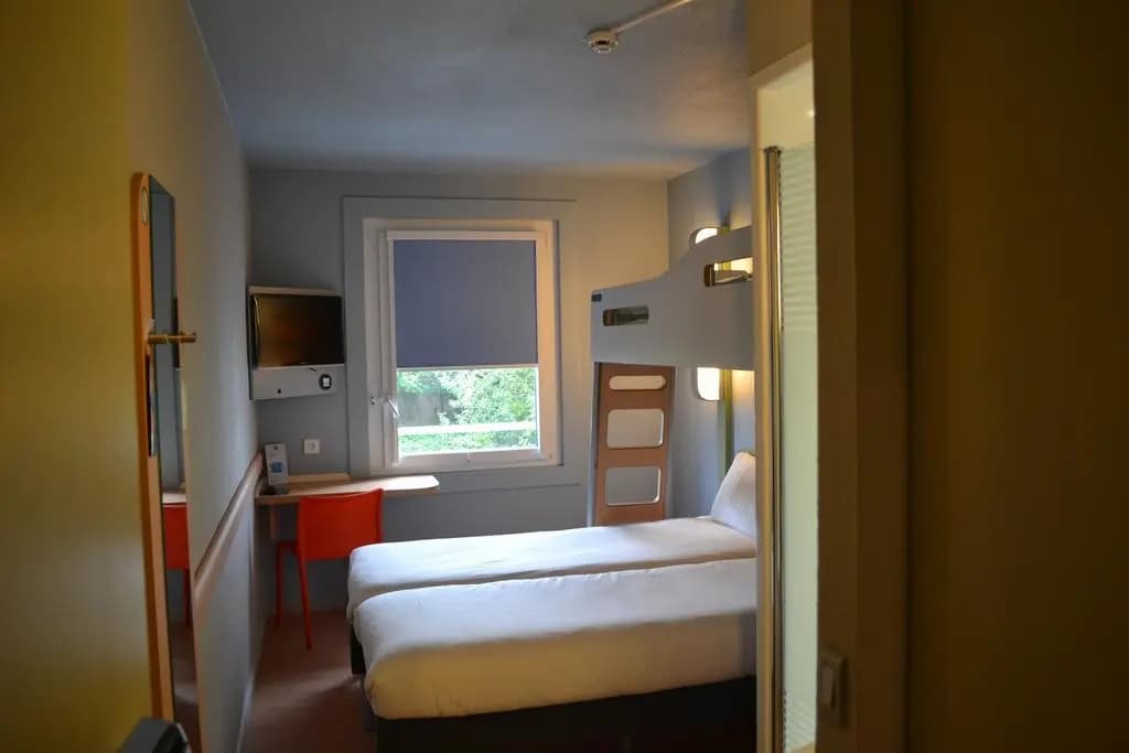 ibis budget Paris Porte de Vanves - Photo 3