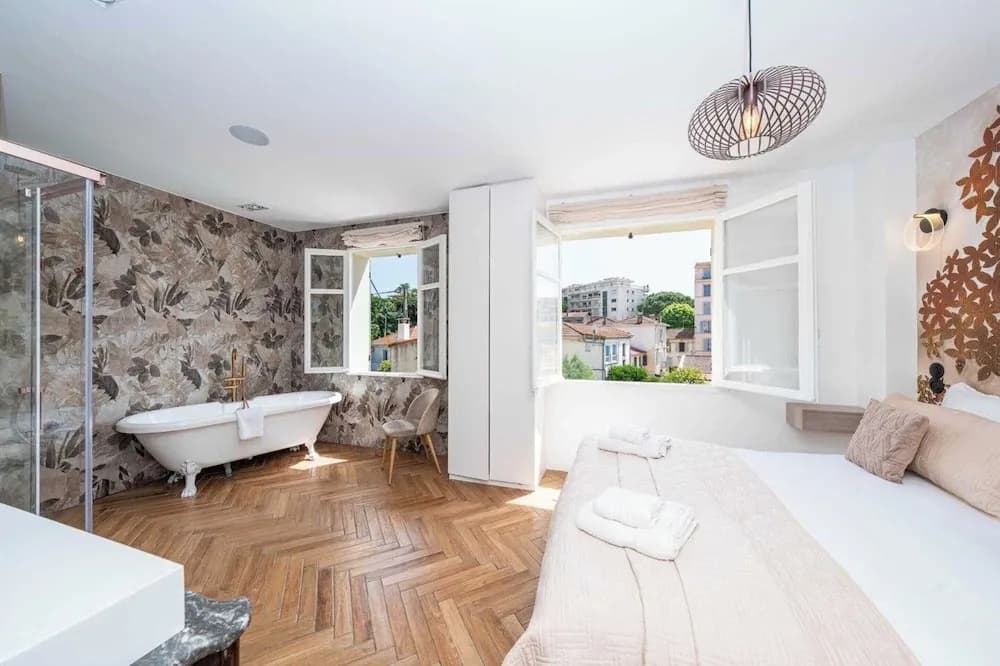 Superb Villa With Swimming Pool & Wellness Area - Miniature 6