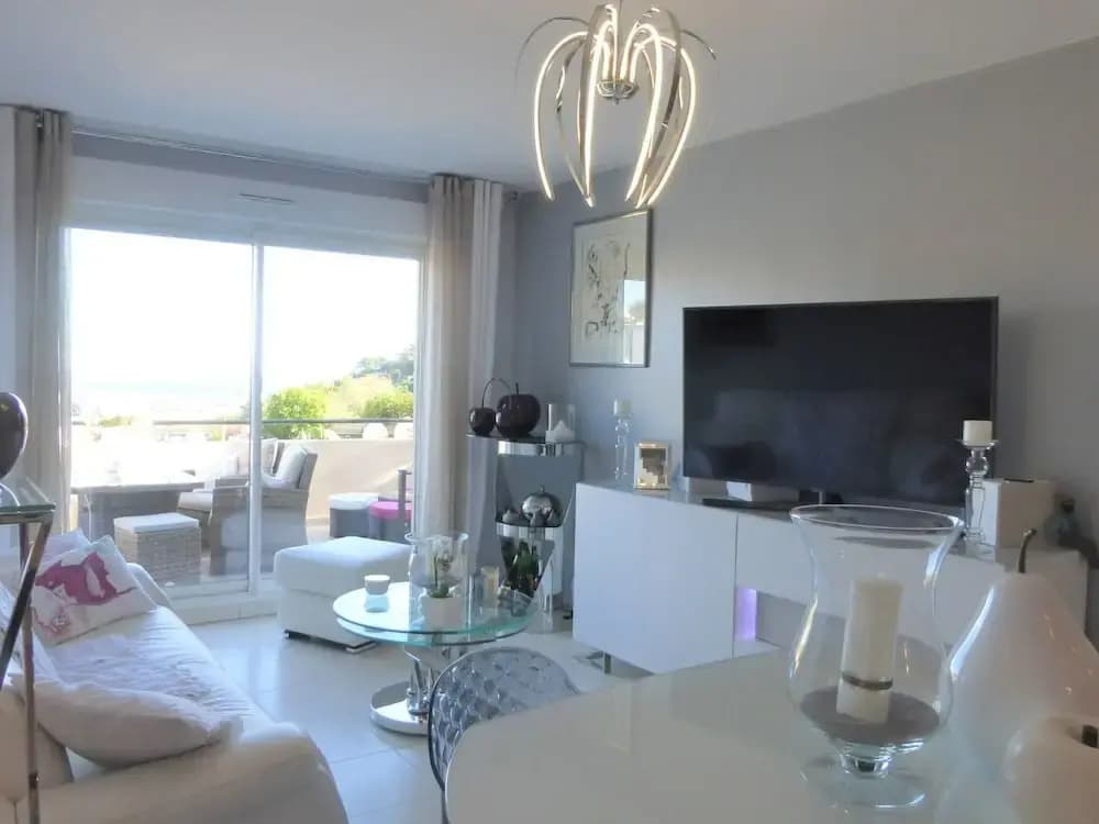 Apartment in Cannes With Sea View - Photo 2