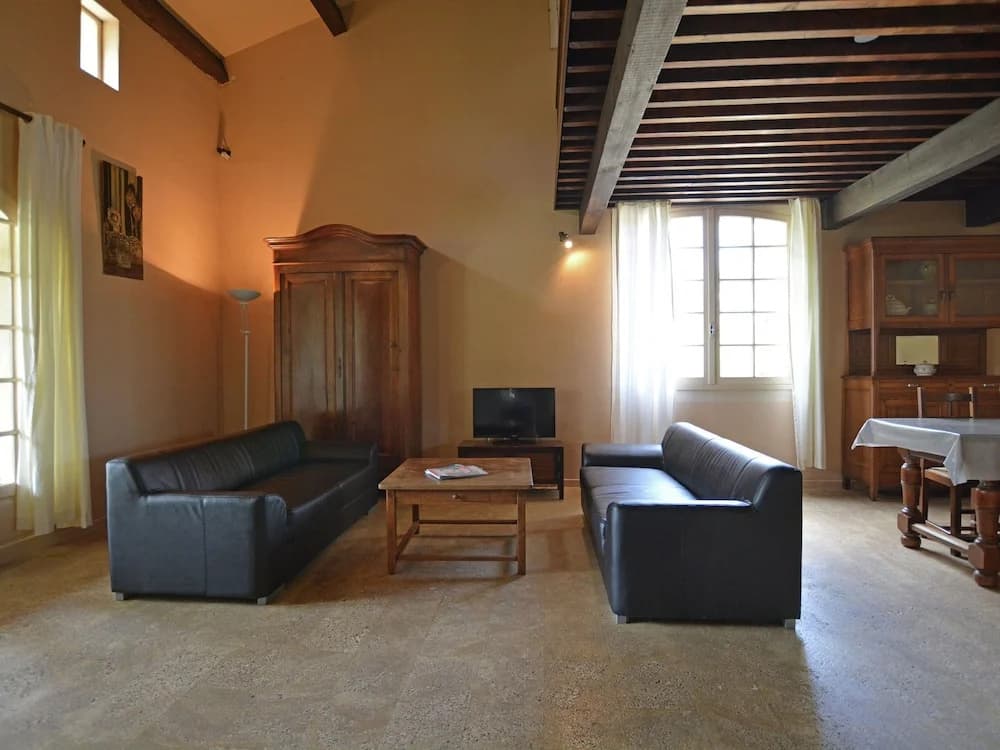 Cosy Villa in Flaux with Swimming Pool - Photo 3
