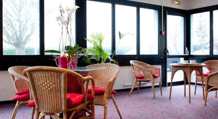 Egg Hotel Gonesse - Miniature 7
