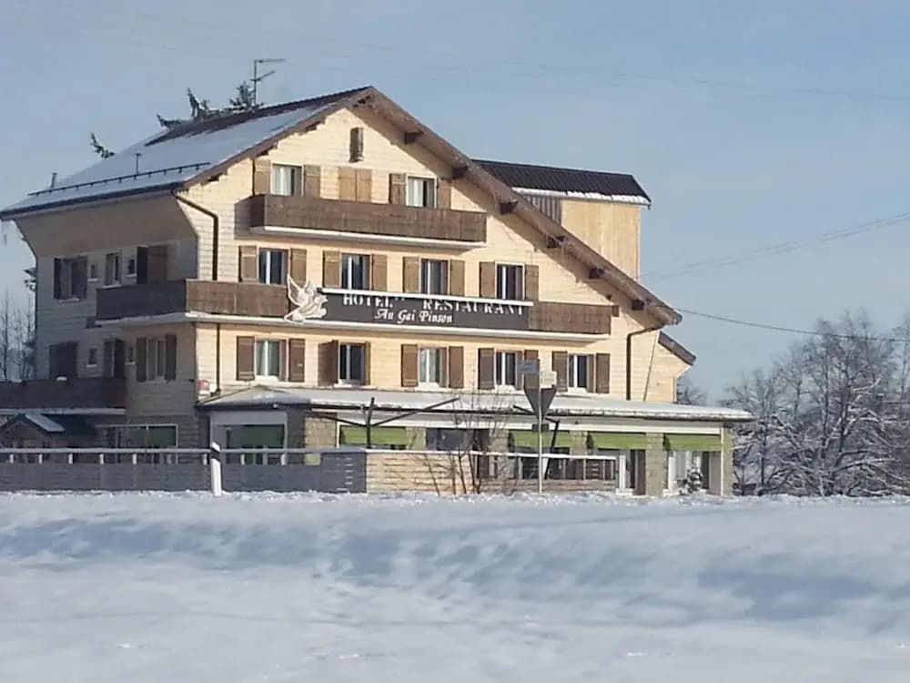 Logis Hôtel Le Gai Pinson - Photo 1