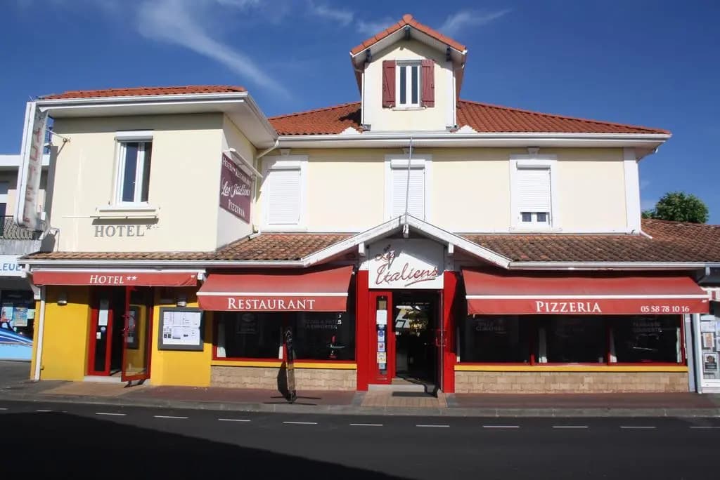 Hôtel Les Italiens - Photo 1