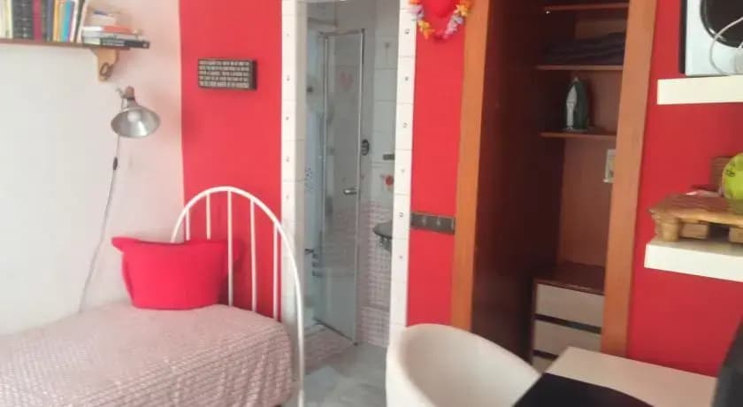 Cosy Rare 2 Bedroom Apartment Around a Private Garden - Photo 2