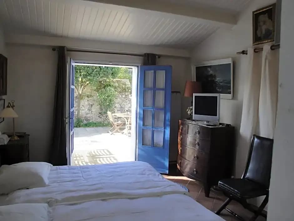 Le Buzet Bleu Bed & Breakfast - Photo 4