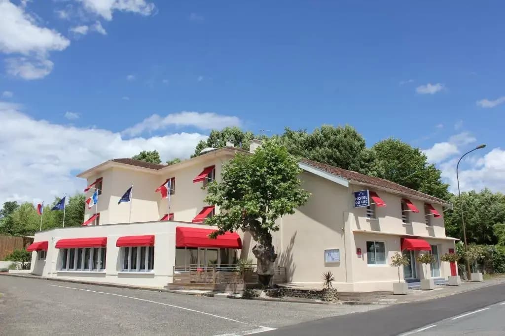 Hotel du Lac d'Arjuzanx - Photo 1