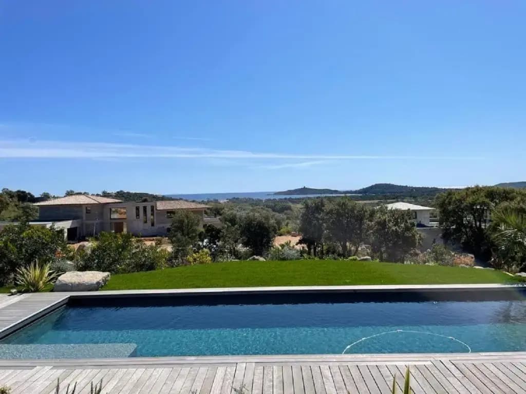 Splendide villa d'architecte vue sur la baie de Pinarellu - Miniature 8