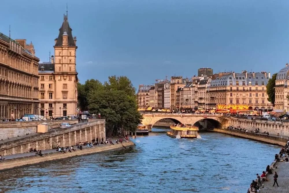 Renovated Apt close to Bastille. Sleeps 4 - Photo 4