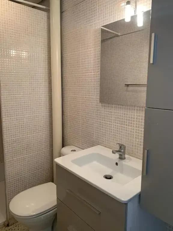 Agréable Studio, belle terrasse, Parking privé, 2 étoiles - Miniature 8