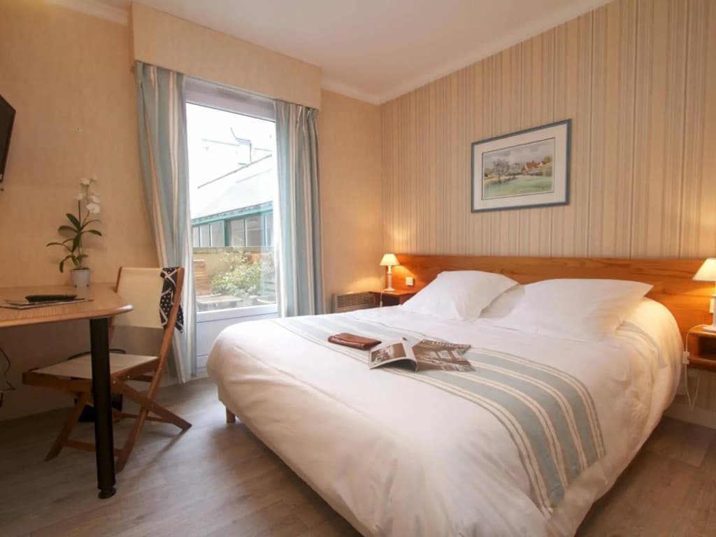 Logis Hotel Sully - Photo 3