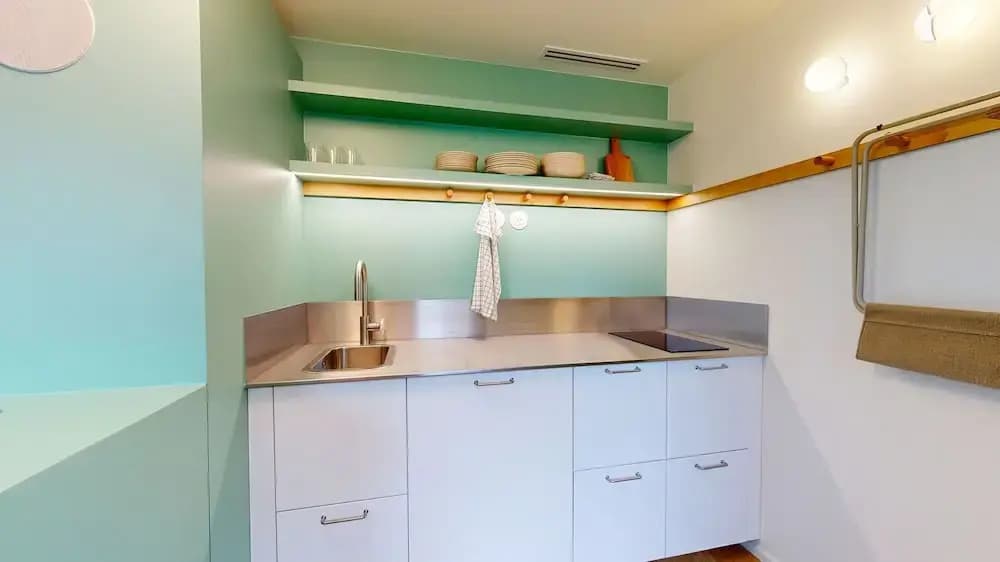 Altido Pleasant 1-bed Flat w Shared Courtyard - Miniature 8