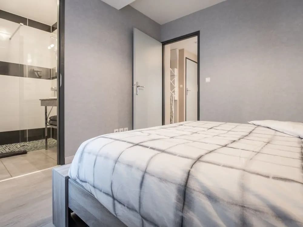 Appart Hôtel Bourgoin - Miniature 6