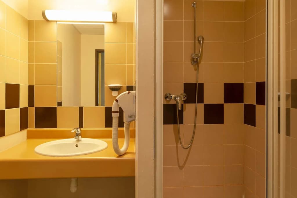 Brit Hotel Confort Alexia La Souterraine - Miniature 7