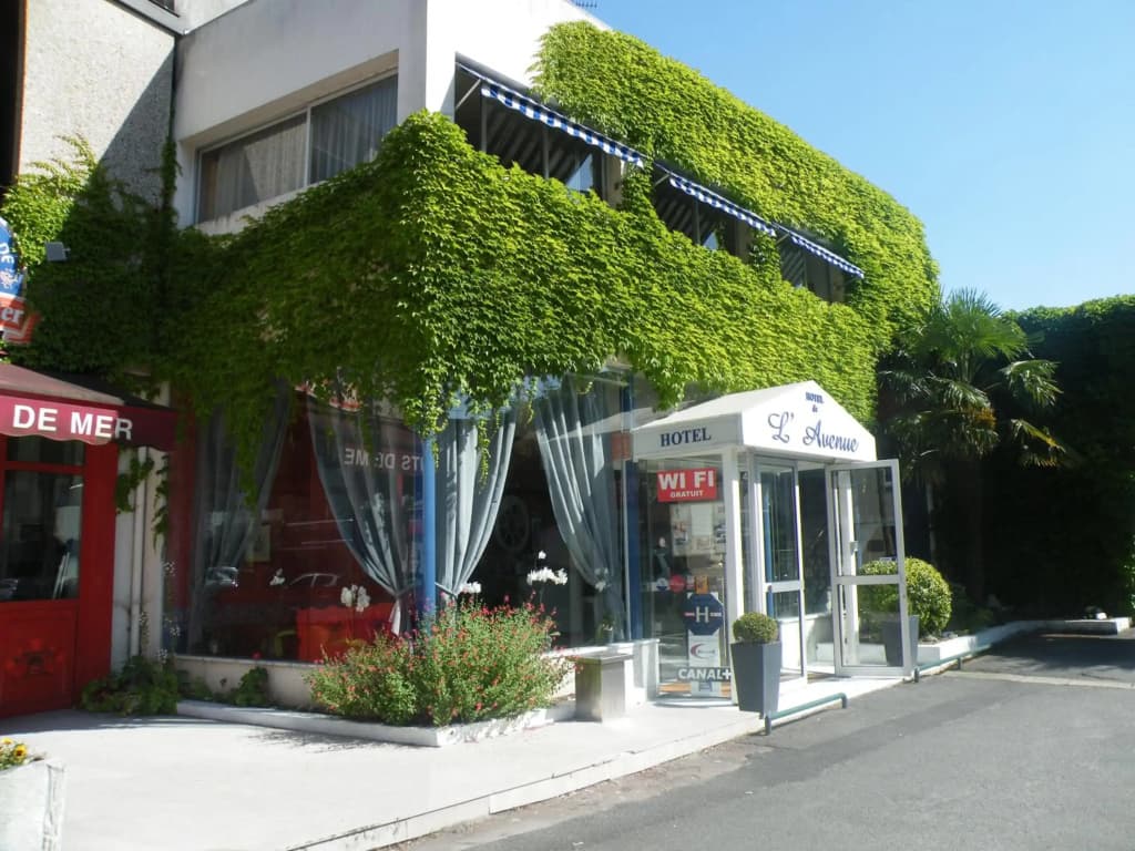 Hôtel de l'Avenue - Photo 1