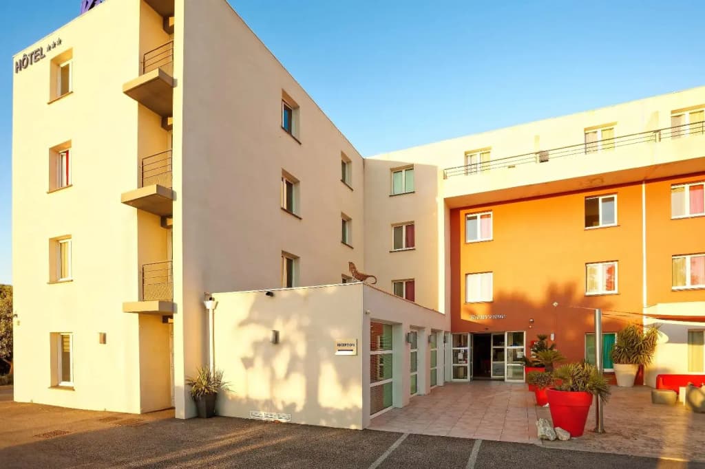 Kyriad Perpignan Sud - Photo 1