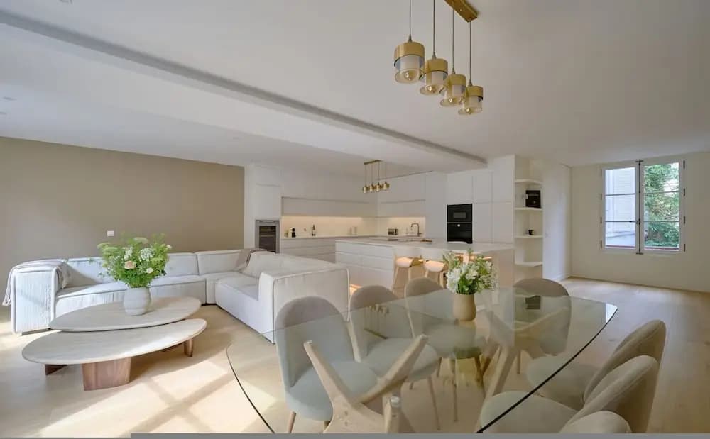 By Saint-sulpice Newly Refurbished 4 BR Apartment - Photo 2