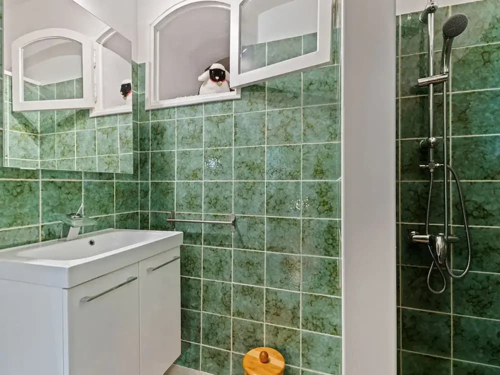 Unparalleled Combination of Nature and Water in This House on the Côte Bleue - Miniature 7