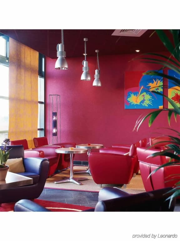 B&B HOTEL Rueil-Malmaison Gare - Photo 2