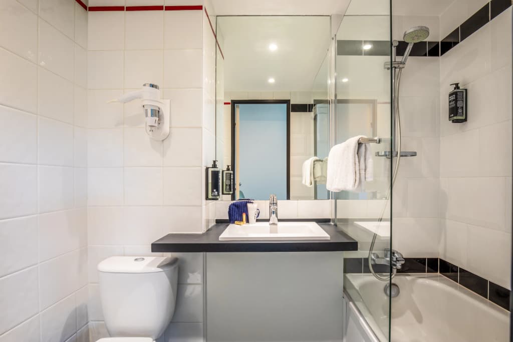 ibis Styles Chartres Sud Barjouville - Miniature 8