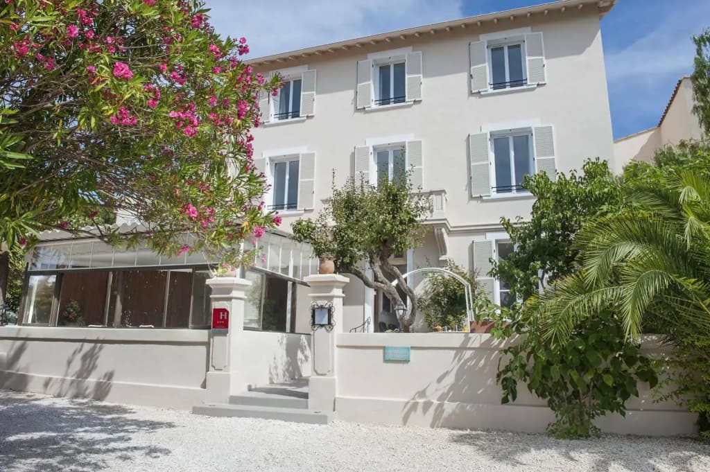 Hôtel La Bienvenue - Photo 1