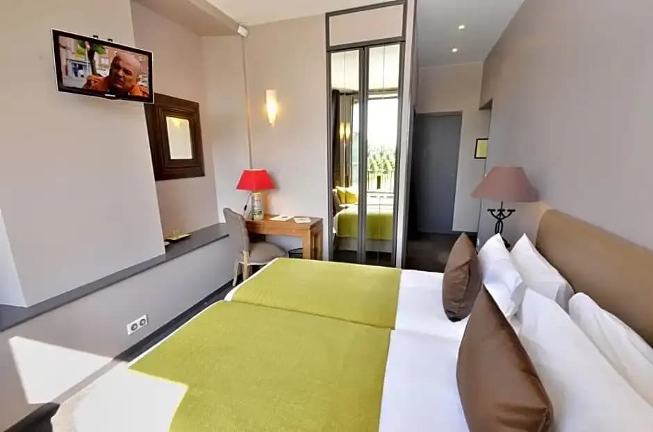 Auberge Du Château Bleu - Photo 2