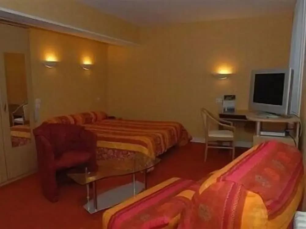 Logis Hotel Restaurant Du Commerce - Photo 3