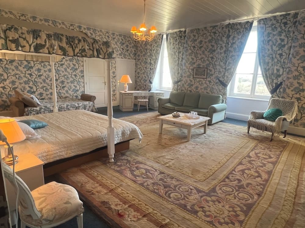 Chateau de Busset - Photo 3