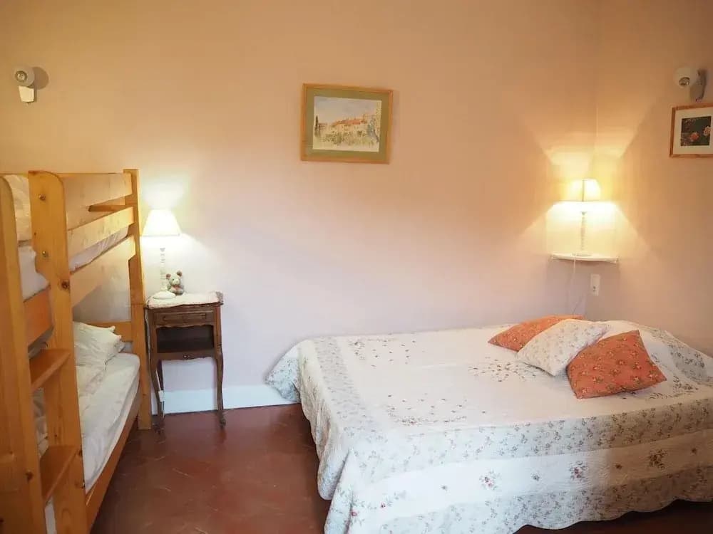 Charming Provencal Holiday Home With Garden - Photo 2