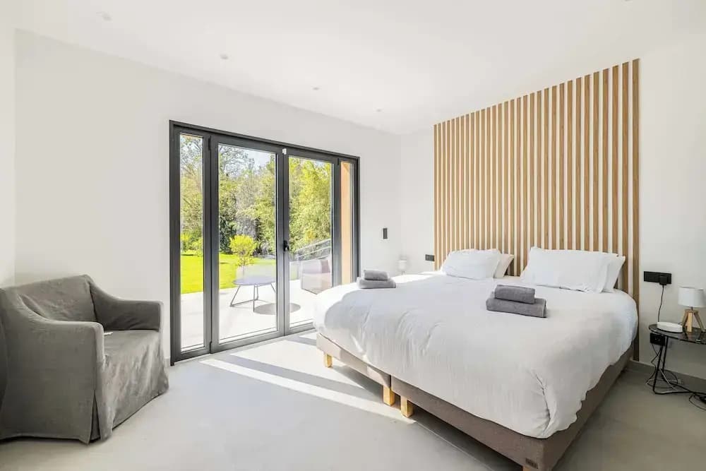 Modern Villa With Heated Pool and Garden - Photo 5
